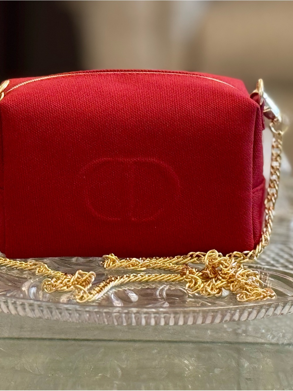DIOR Beautiful Red Cosmetic Bag with stunning Gold Chain Attached Crossbody - Picture 5 of 16